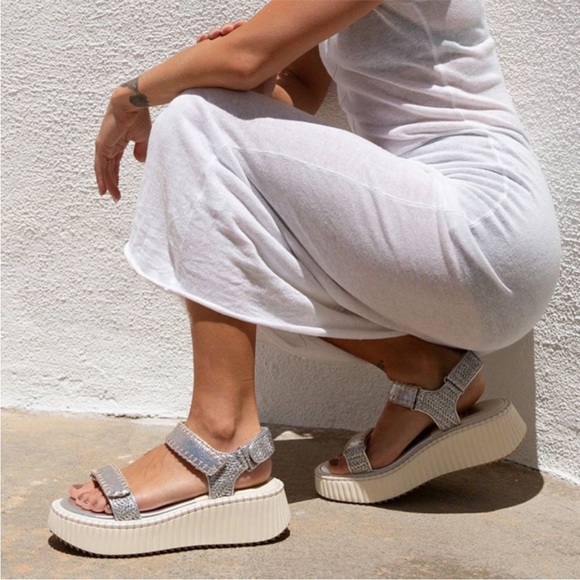 New Dolce Vita Debra Platform Ankle Strap Sandals in Silver Distressed Leather - Picture 2 of 4